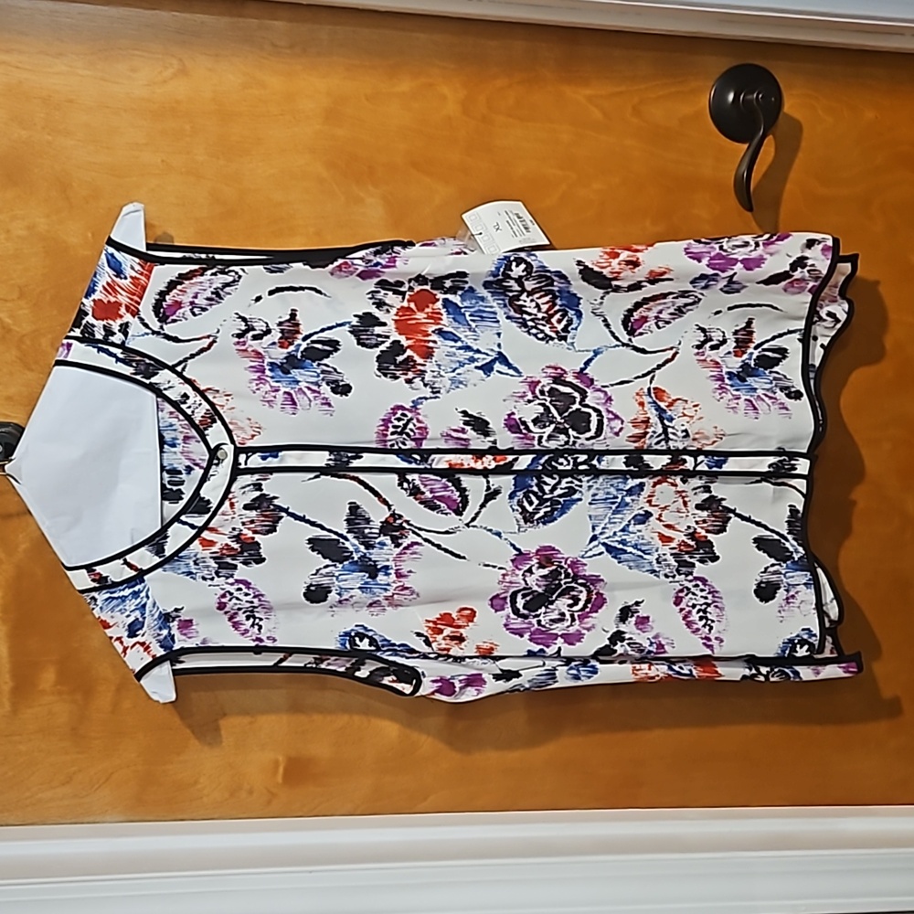Liz Clairborne SS Top NWT